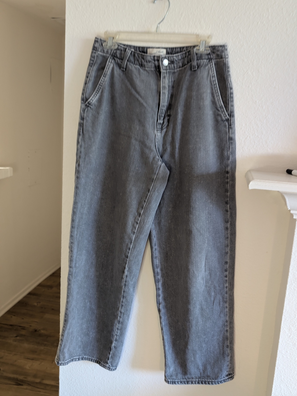 Universal Thread Women's Boyfriend Jeans in Washed Gray
